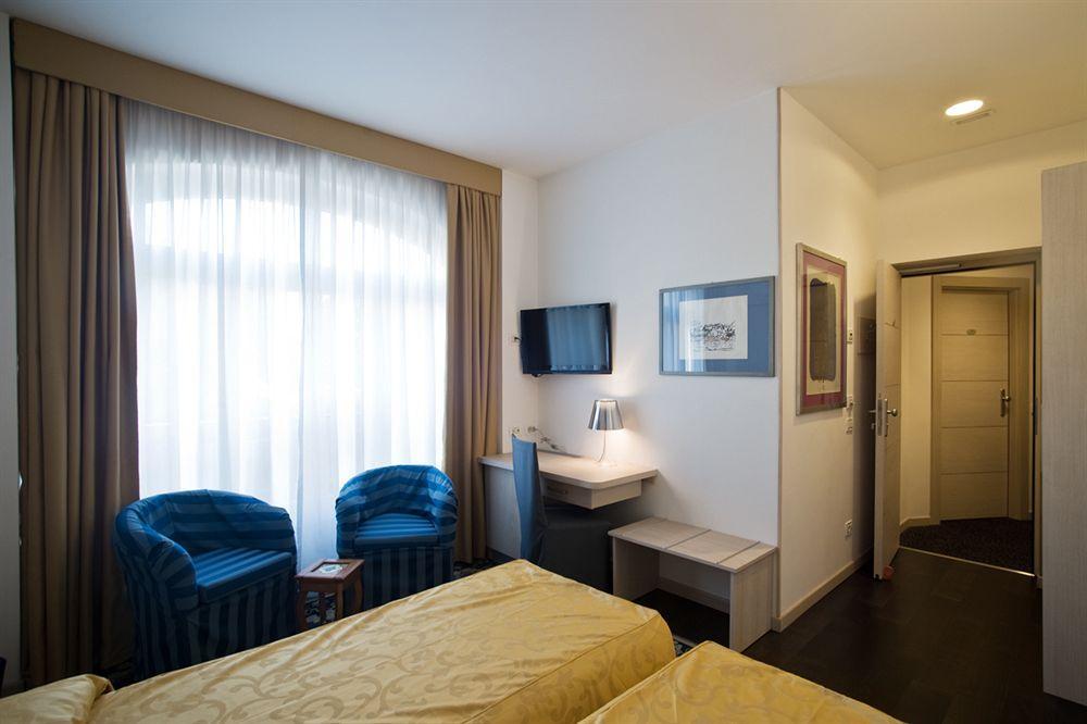 Hotel Appia 442 ローマ エクステリア 写真